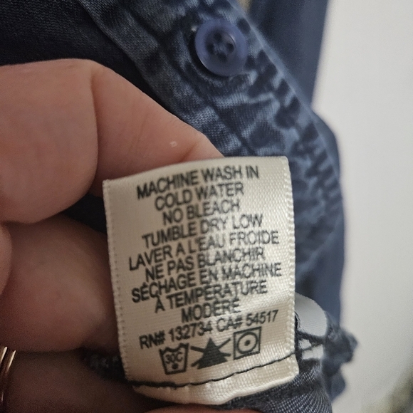 Bella Dahl chambray button down vneck top Size small - Picture 6 of 9